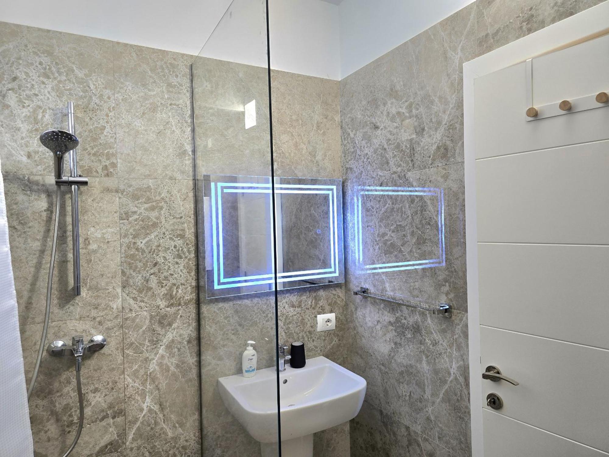 Serenity Penthouse - 260 Durrës