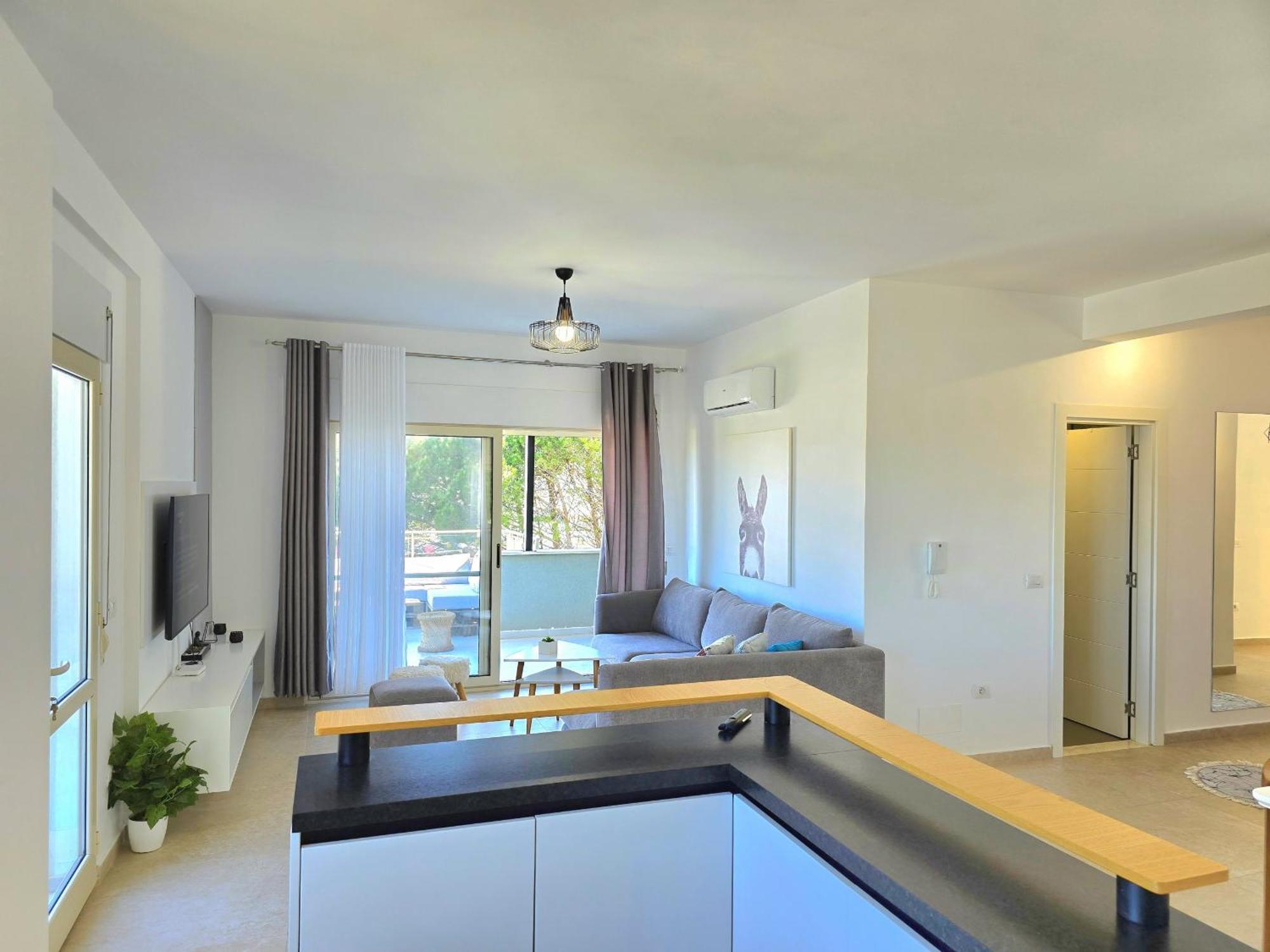 Serenity Penthouse - 260 * Durrës